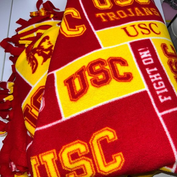USC Fleece Blanket 60" x 50" - Picture 2 of 3